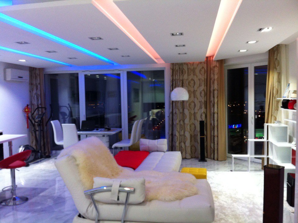 Светодиодная лента RGB для подсветки потолков, Двухуровневый потолок с подсветкой по периметру